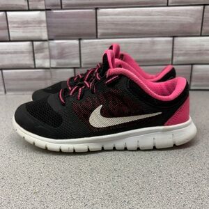 Nike Flex 2015 Youth /Toddler size 10.5C one of the soles has been repaired read